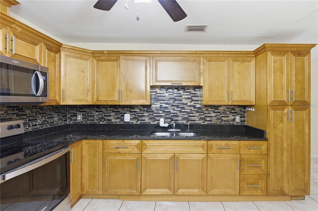 En Venta: $200,000 (2 camas, 2 baños, 999 Pies cuadrados)