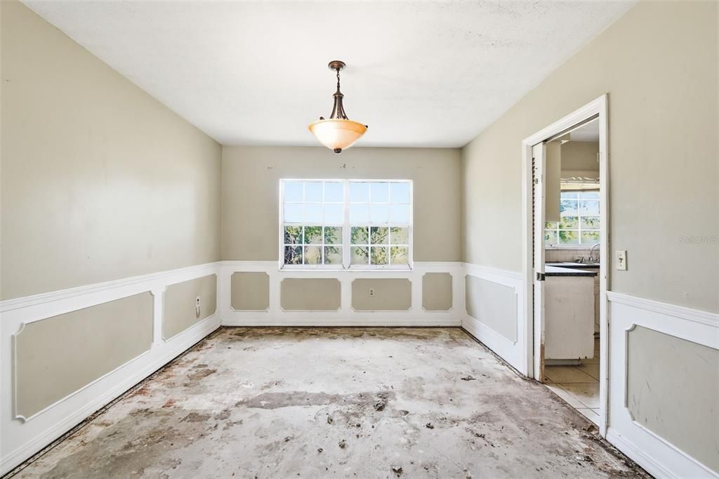 For Sale: $299,900 (5 beds, 2 baths, 2305 Square Feet)