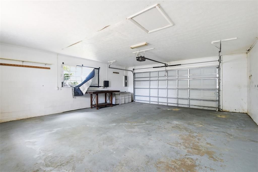 For Sale: $299,900 (5 beds, 2 baths, 2305 Square Feet)