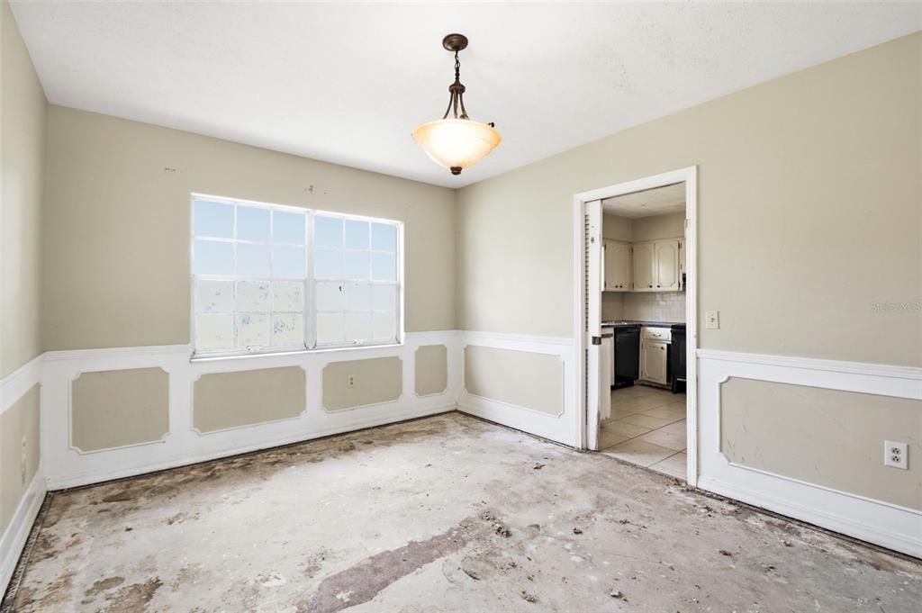 For Sale: $299,900 (5 beds, 2 baths, 2305 Square Feet)