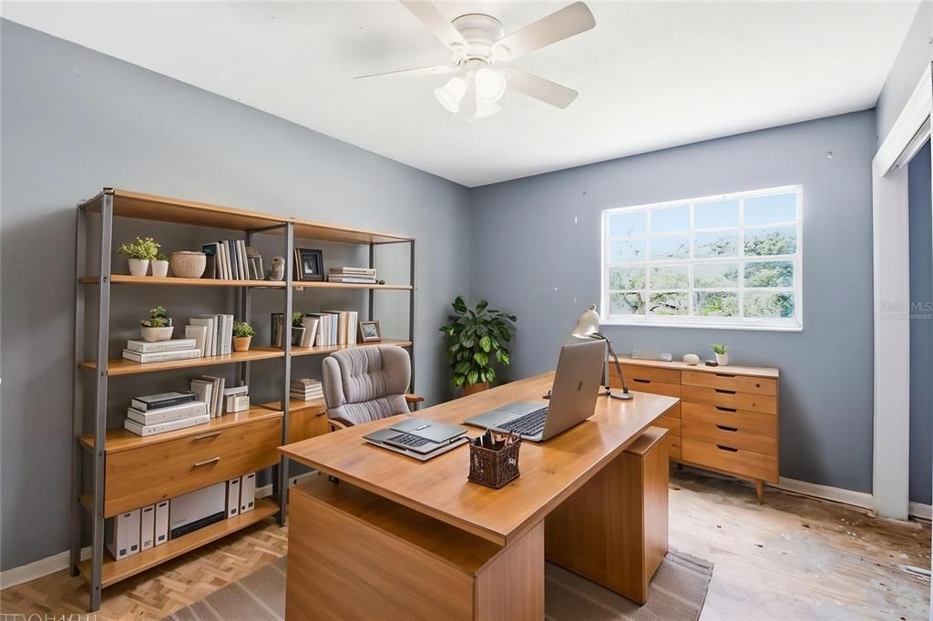 For Sale: $299,900 (5 beds, 2 baths, 2305 Square Feet)