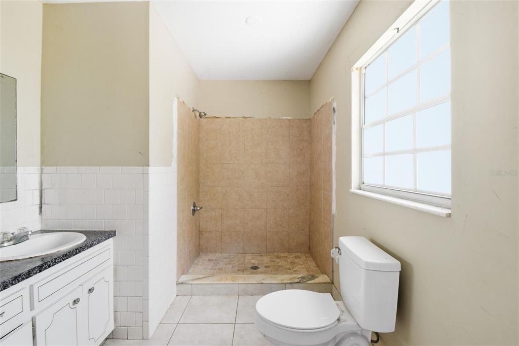 For Sale: $299,900 (5 beds, 2 baths, 2305 Square Feet)