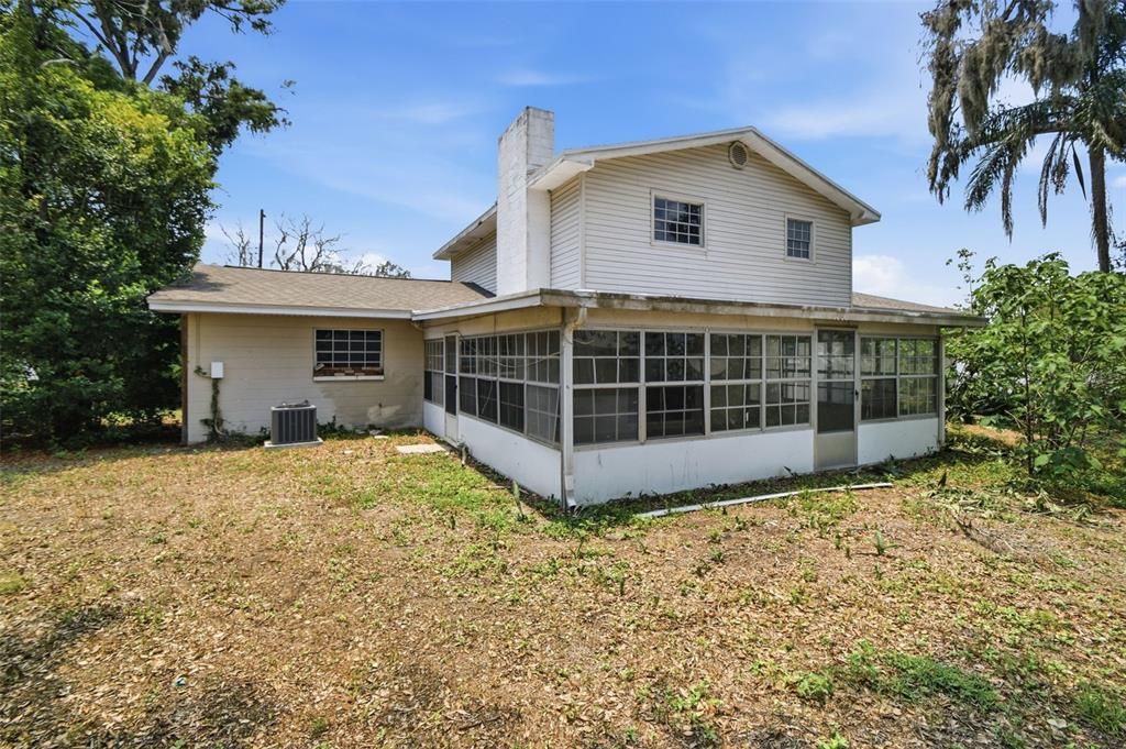 For Sale: $299,900 (5 beds, 2 baths, 2305 Square Feet)