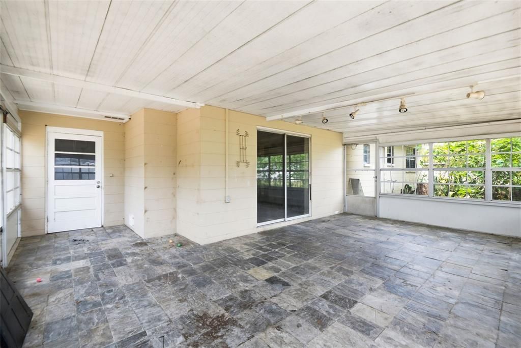 For Sale: $299,900 (5 beds, 2 baths, 2305 Square Feet)