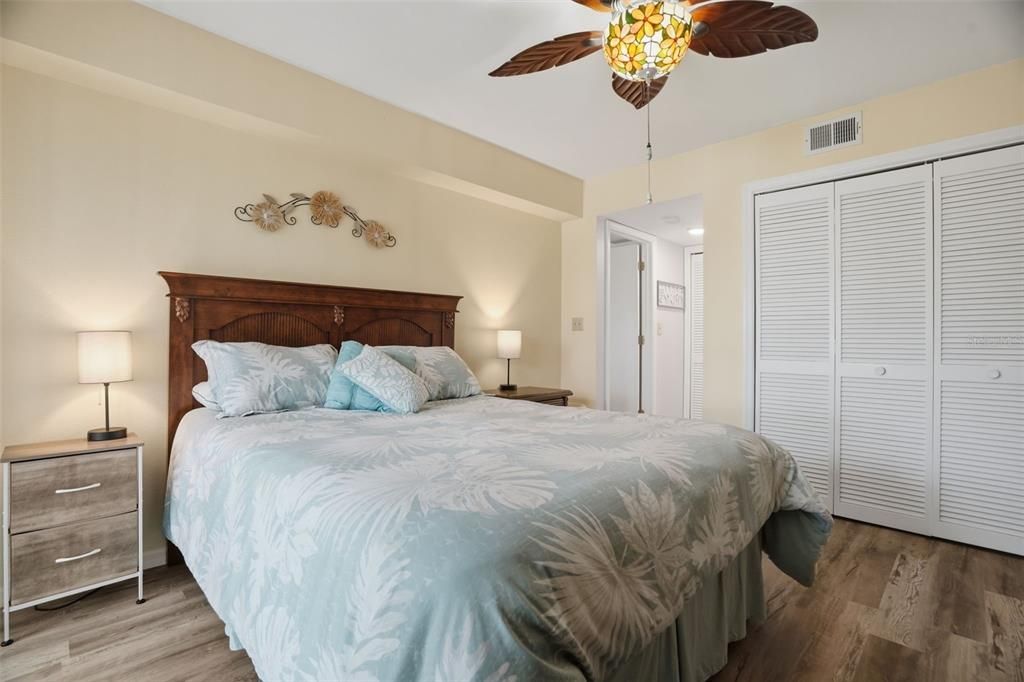 For Sale: $177,500 (2 beds, 2 baths, 1146 Square Feet)