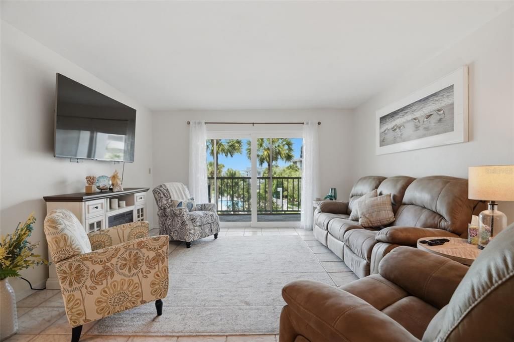 For Sale: $177,500 (2 beds, 2 baths, 1146 Square Feet)