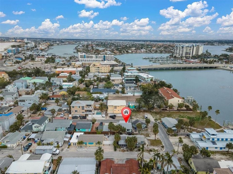 For Sale: $575,000 (2 beds, 1 baths, 672 Square Feet)