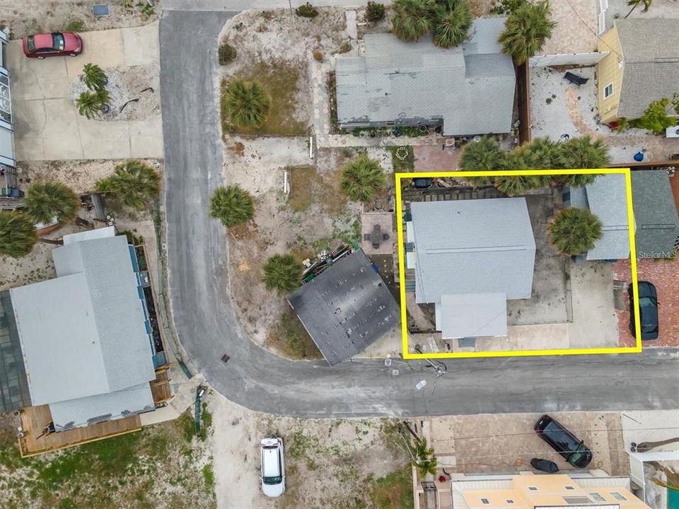 For Sale: $575,000 (2 beds, 1 baths, 672 Square Feet)