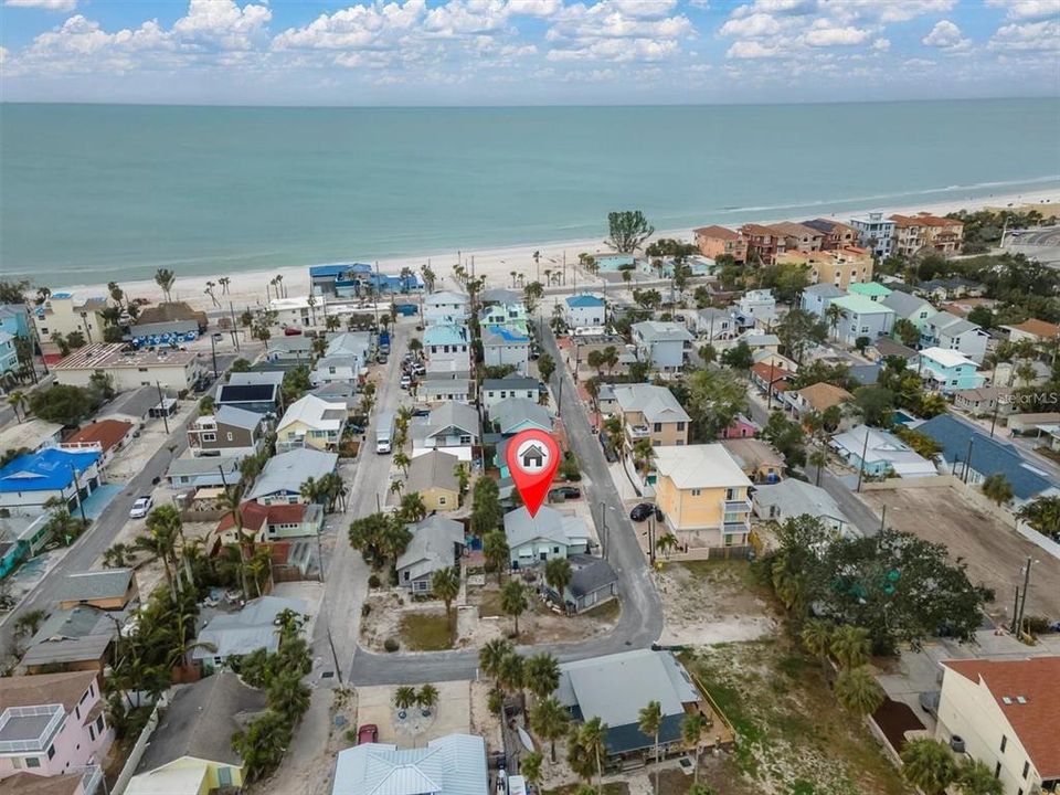 For Sale: $575,000 (2 beds, 1 baths, 672 Square Feet)