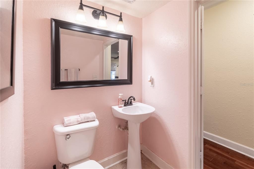 For Sale: $299,900 (2 beds, 2 baths, 1459 Square Feet)