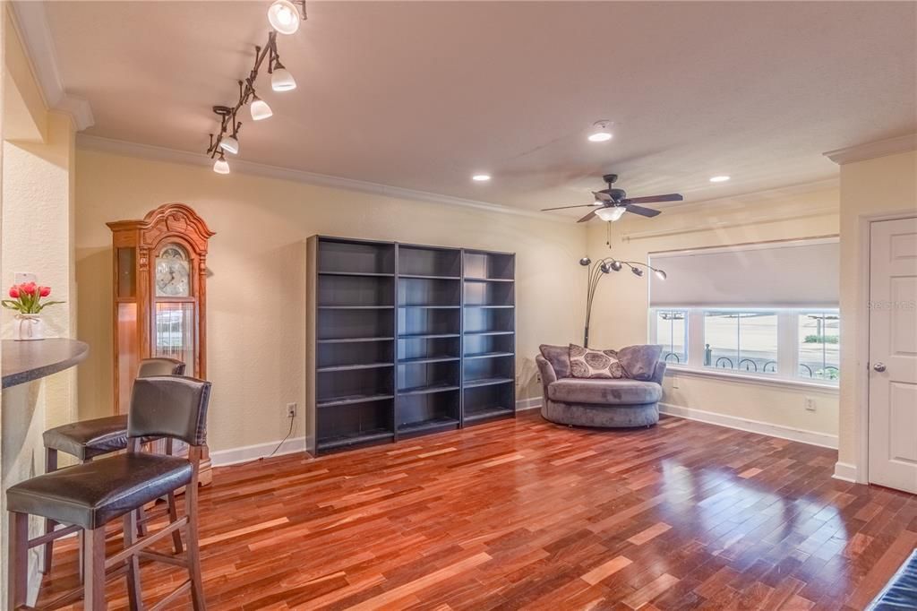 For Sale: $299,900 (2 beds, 2 baths, 1459 Square Feet)