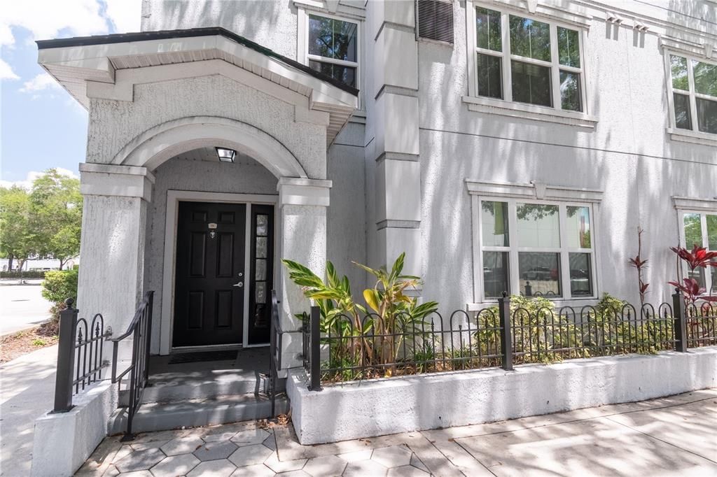 For Sale: $299,900 (2 beds, 2 baths, 1459 Square Feet)