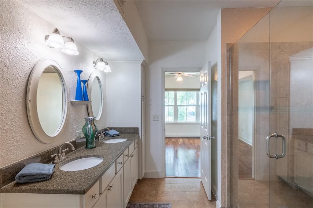 For Sale: $299,900 (2 beds, 2 baths, 1459 Square Feet)