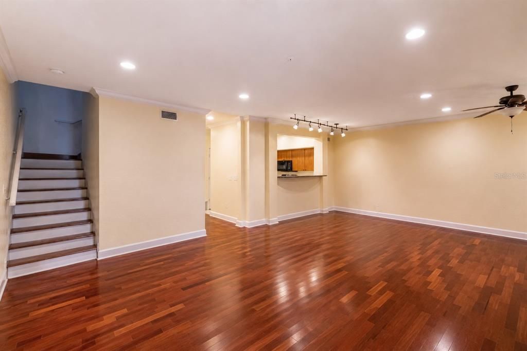 For Sale: $299,900 (2 beds, 2 baths, 1459 Square Feet)