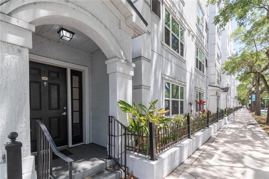 For Sale: $299,900 (2 beds, 2 baths, 1459 Square Feet)