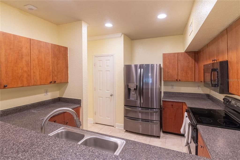 For Sale: $299,900 (2 beds, 2 baths, 1459 Square Feet)