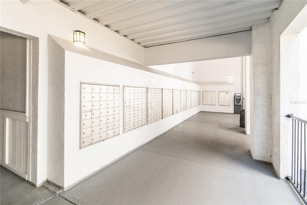 For Sale: $299,900 (2 beds, 2 baths, 1459 Square Feet)