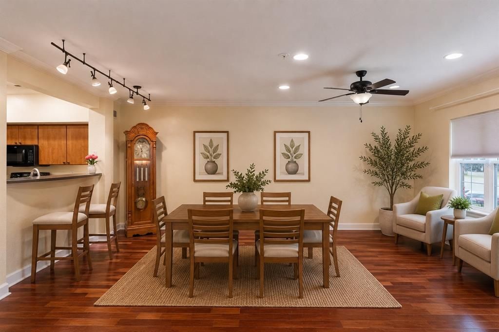 For Sale: $299,900 (2 beds, 2 baths, 1459 Square Feet)