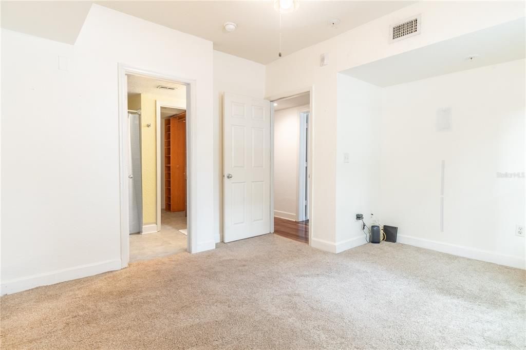 For Sale: $299,900 (2 beds, 2 baths, 1459 Square Feet)