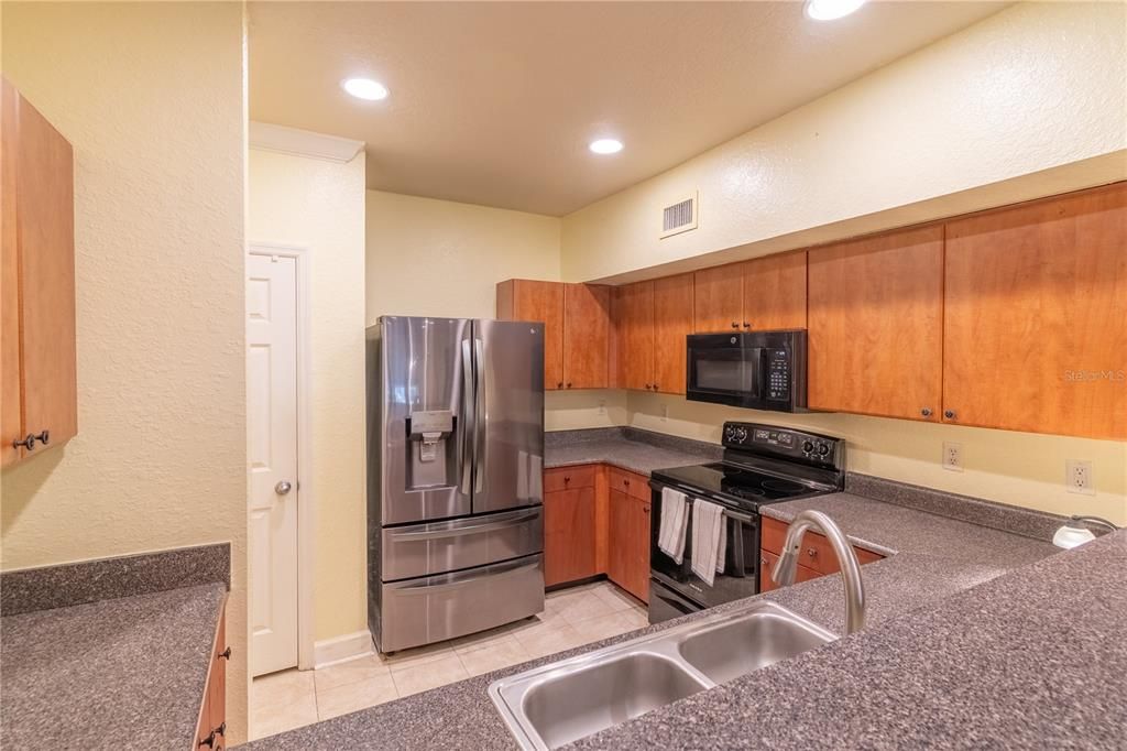 For Sale: $299,900 (2 beds, 2 baths, 1459 Square Feet)