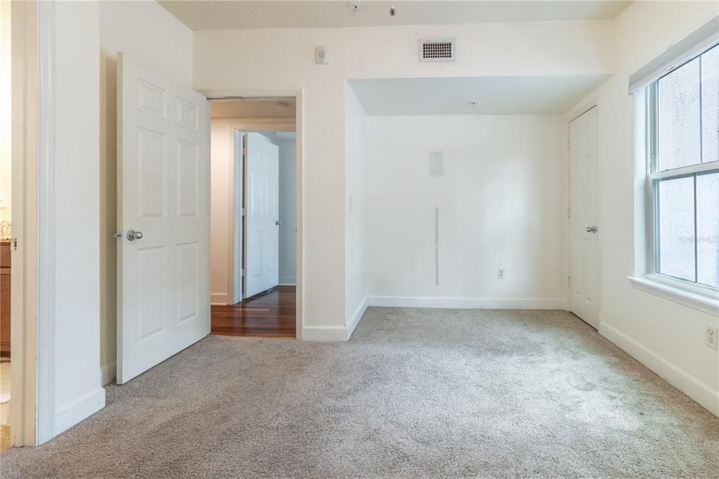 For Sale: $299,900 (2 beds, 2 baths, 1459 Square Feet)