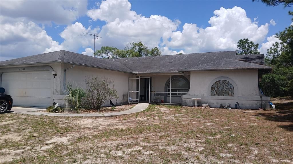 Activo con contrato: $235,000 (3 camas, 2 baños, 1401 Pies cuadrados)