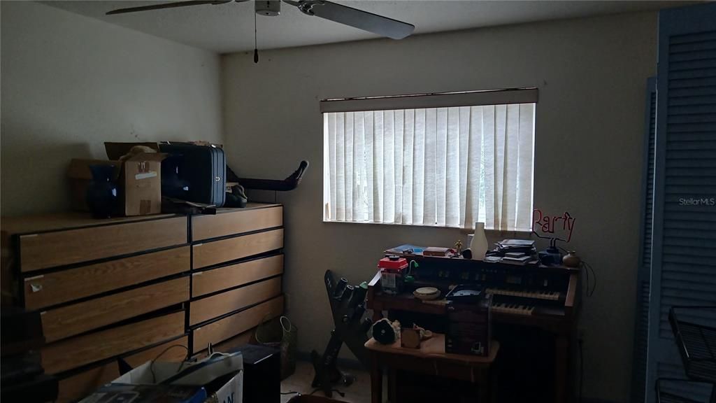 Activo con contrato: $235,000 (3 camas, 2 baños, 1401 Pies cuadrados)