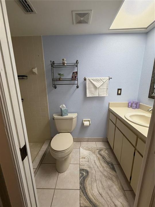 Active With Contract: $154,000 (2 beds, 2 baths, 930 Square Feet)