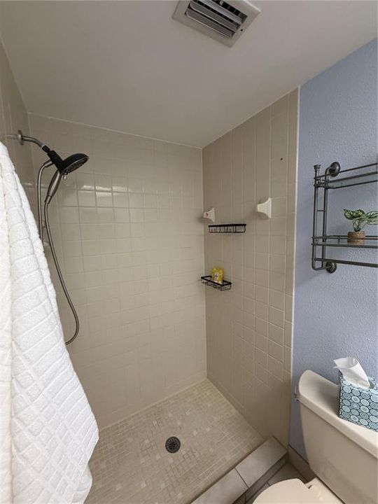 Active With Contract: $154,000 (2 beds, 2 baths, 930 Square Feet)