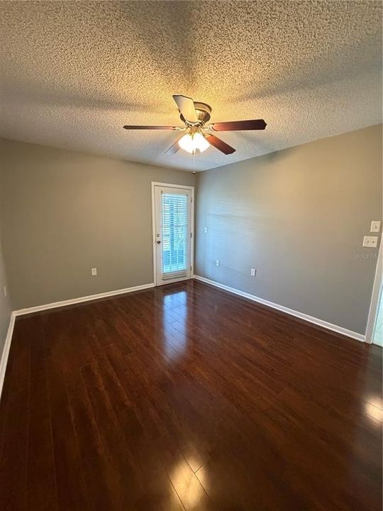 Active With Contract: $154,000 (2 beds, 2 baths, 930 Square Feet)