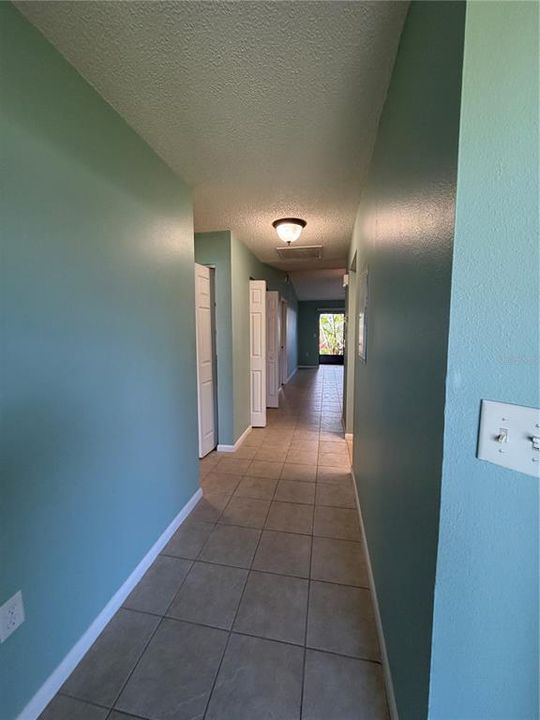 Active With Contract: $154,000 (2 beds, 2 baths, 930 Square Feet)