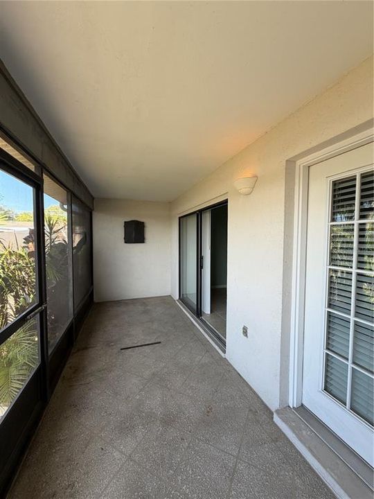 Active With Contract: $154,000 (2 beds, 2 baths, 930 Square Feet)