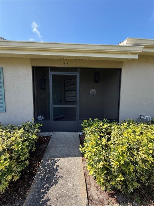 Active With Contract: $154,000 (2 beds, 2 baths, 930 Square Feet)