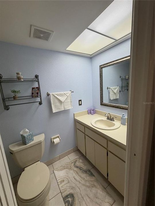 Active With Contract: $154,000 (2 beds, 2 baths, 930 Square Feet)