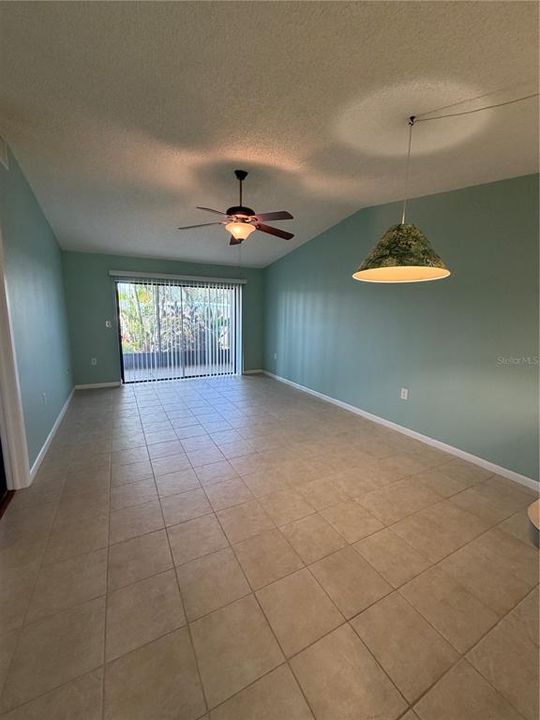 Active With Contract: $154,000 (2 beds, 2 baths, 930 Square Feet)