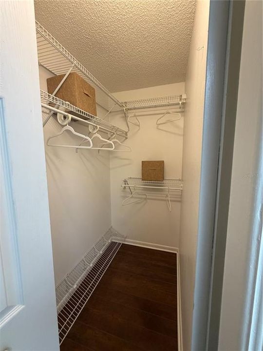 Active With Contract: $154,000 (2 beds, 2 baths, 930 Square Feet)