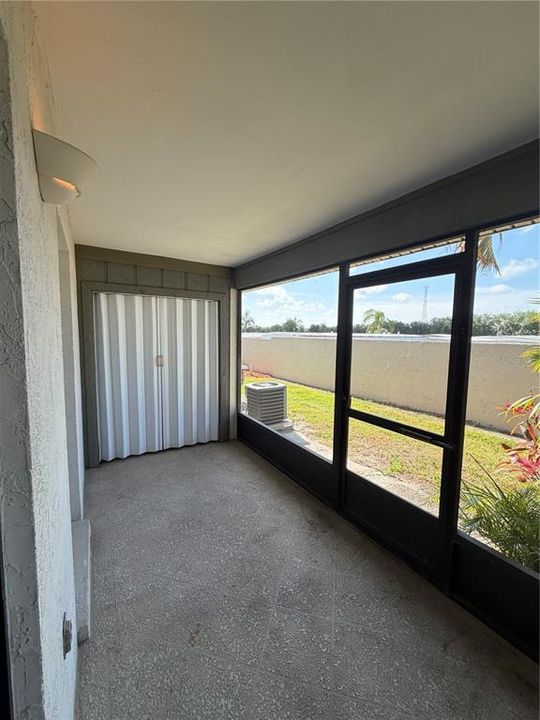 Active With Contract: $154,000 (2 beds, 2 baths, 930 Square Feet)