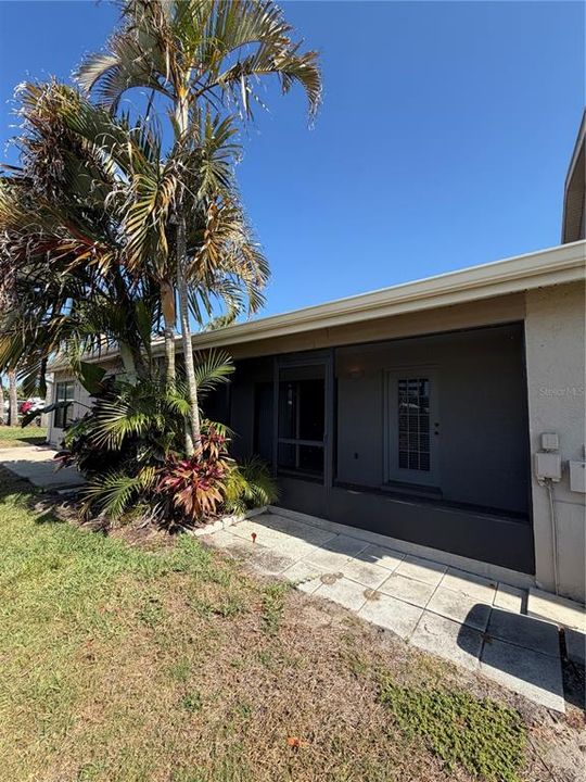 Active With Contract: $154,000 (2 beds, 2 baths, 930 Square Feet)