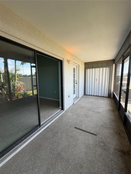 Active With Contract: $154,000 (2 beds, 2 baths, 930 Square Feet)