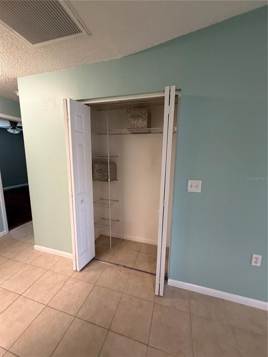 Active With Contract: $154,000 (2 beds, 2 baths, 930 Square Feet)
