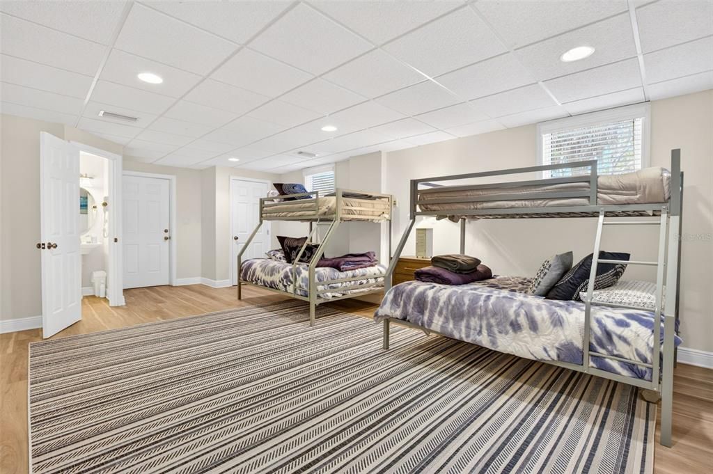 For Sale: $2,045,000 (6 beds, 7 baths, 3971 Square Feet)