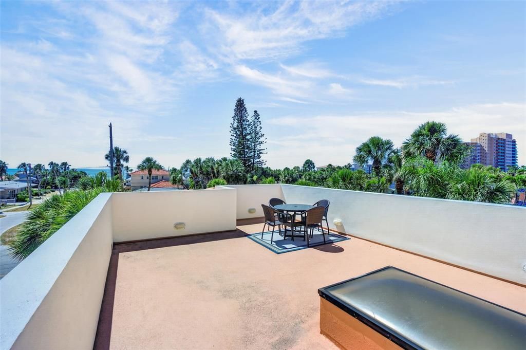 For Sale: $2,045,000 (6 beds, 7 baths, 3971 Square Feet)