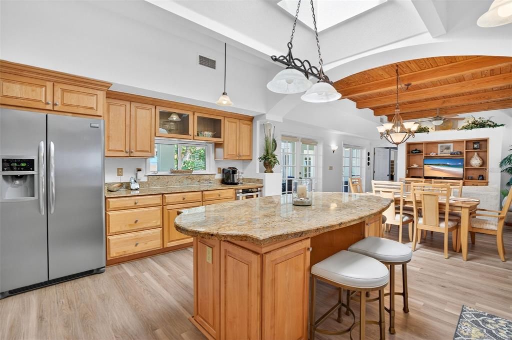 For Sale: $2,045,000 (6 beds, 7 baths, 3971 Square Feet)