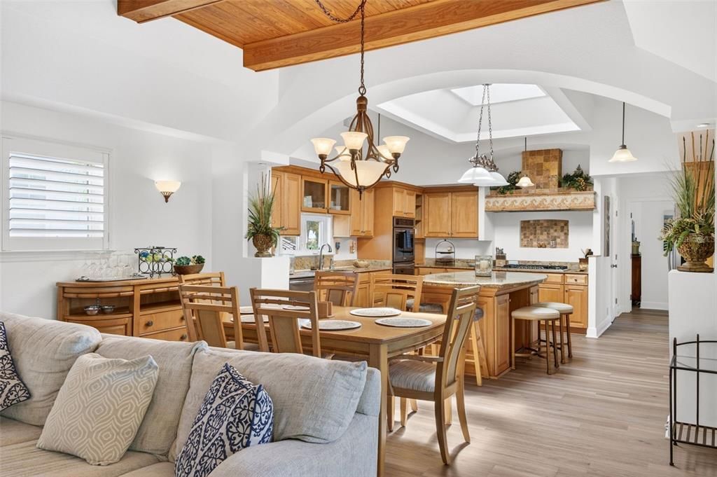 For Sale: $2,045,000 (6 beds, 7 baths, 3971 Square Feet)