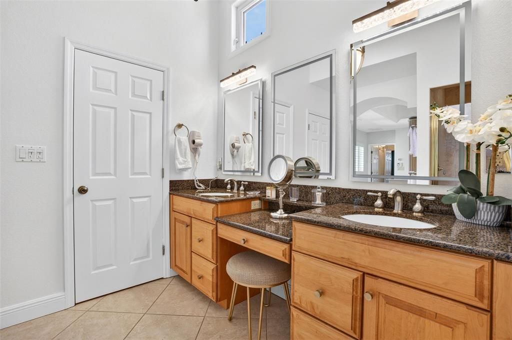 For Sale: $2,045,000 (6 beds, 7 baths, 3971 Square Feet)