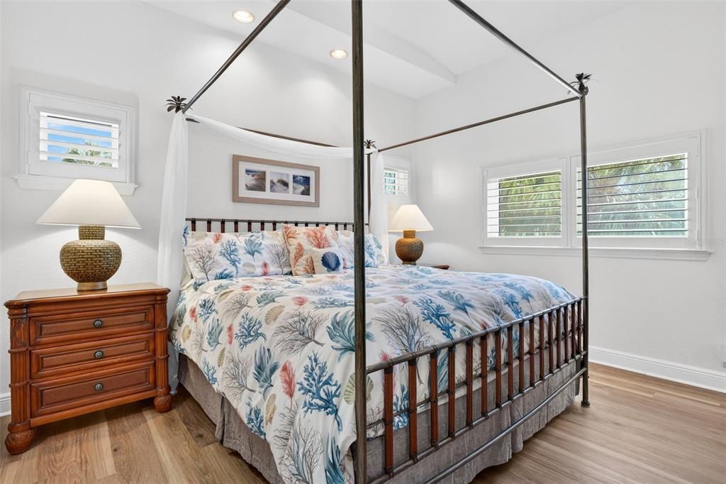 For Sale: $2,045,000 (6 beds, 7 baths, 3971 Square Feet)
