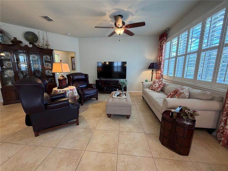 For Rent: $1,800 (2 beds, 2 baths, 1614 Square Feet)