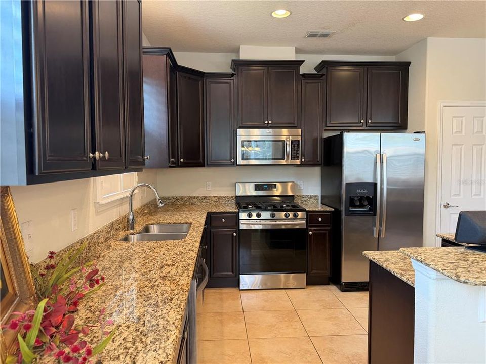 For Rent: $1,800 (2 beds, 2 baths, 1614 Square Feet)