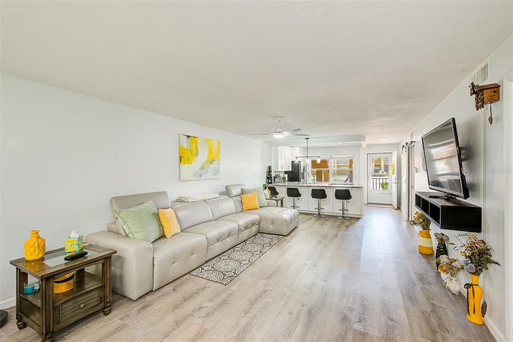 En Venta: $169,900 (2 camas, 2 baños, 1000 Pies cuadrados)