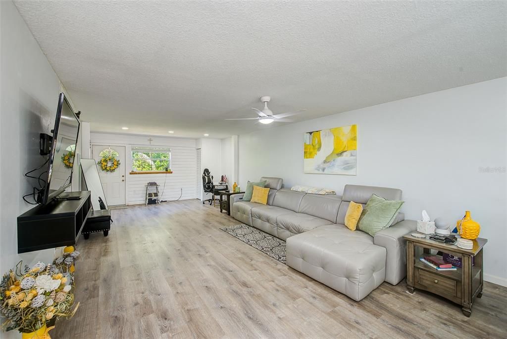 En Venta: $169,900 (2 camas, 2 baños, 1000 Pies cuadrados)